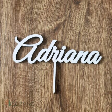 Drevený zápich na tortu s menom Adriana