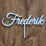 Drevený zápich na tortu s menom Frederik
