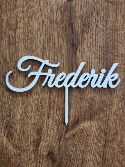 Drevený zápich na tortu s menom Frederik