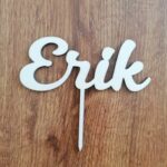 Drevený zápich na tortu s menom Všetko najlepšie Filipko