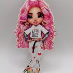 Dekorácia na tortu/magnetka - Rainbow High /02/