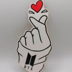 Dekorácia na tortu/magnetka logo BTS 05