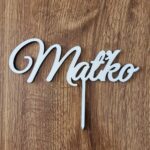 Drevený zápich na tortu s menom Maťko