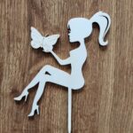 Zápich na tortu-sediaca žena/dievča + motýľ