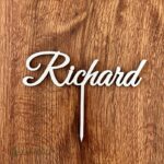 Drevený zápich na tortu s menom Richard