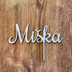 Drevený zápich na tortu s menom Miška
