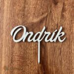 Drevený zápich na tortu s menom Ondrík