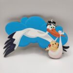 Dekorácia na tortu/magnetka - Bocian na obláčiku s dievčatkom