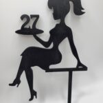 Zápich na tortu - sediaca žena/dievča číslo 27 /čierna/