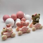 Dekorácia – Guličky+macko vo vláčiku SADA 35