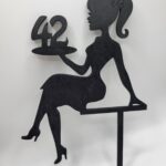 Zápich na tortu -sediaca žena/dievča + číslo  42 /čierna/