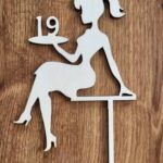 Zápich na tortu - sediaca žena/dievča číslo 19