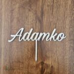 Drevený zápich na tortu s menom Adamko 01