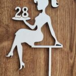 Zápich na tortu-sediaca žena/dievča číslo 28