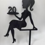 Zápich na tortu - sediaca žena/dievča + číslo 20 /02 - čierna/