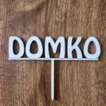 Drevený zápich na tortu s menom Domko