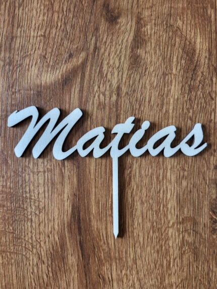 Drevený zápich na tortu s menom Matias