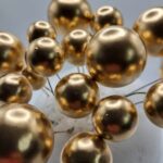 Dekorácia - Zlaté guličky 02