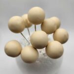 Dekorácia – Béžové guličky 07