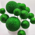 Dekorácia – Zelené guličky 01