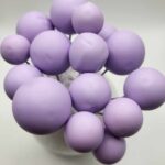 Dekorácia – Fialové guličky 02