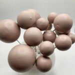 Dekorácia – Béžové tmavé guličky 03