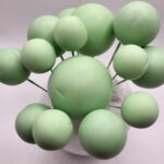 Dekorácia – Zelené guličky 02