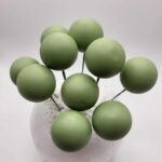 Dekorácia – Zelené guličky 05