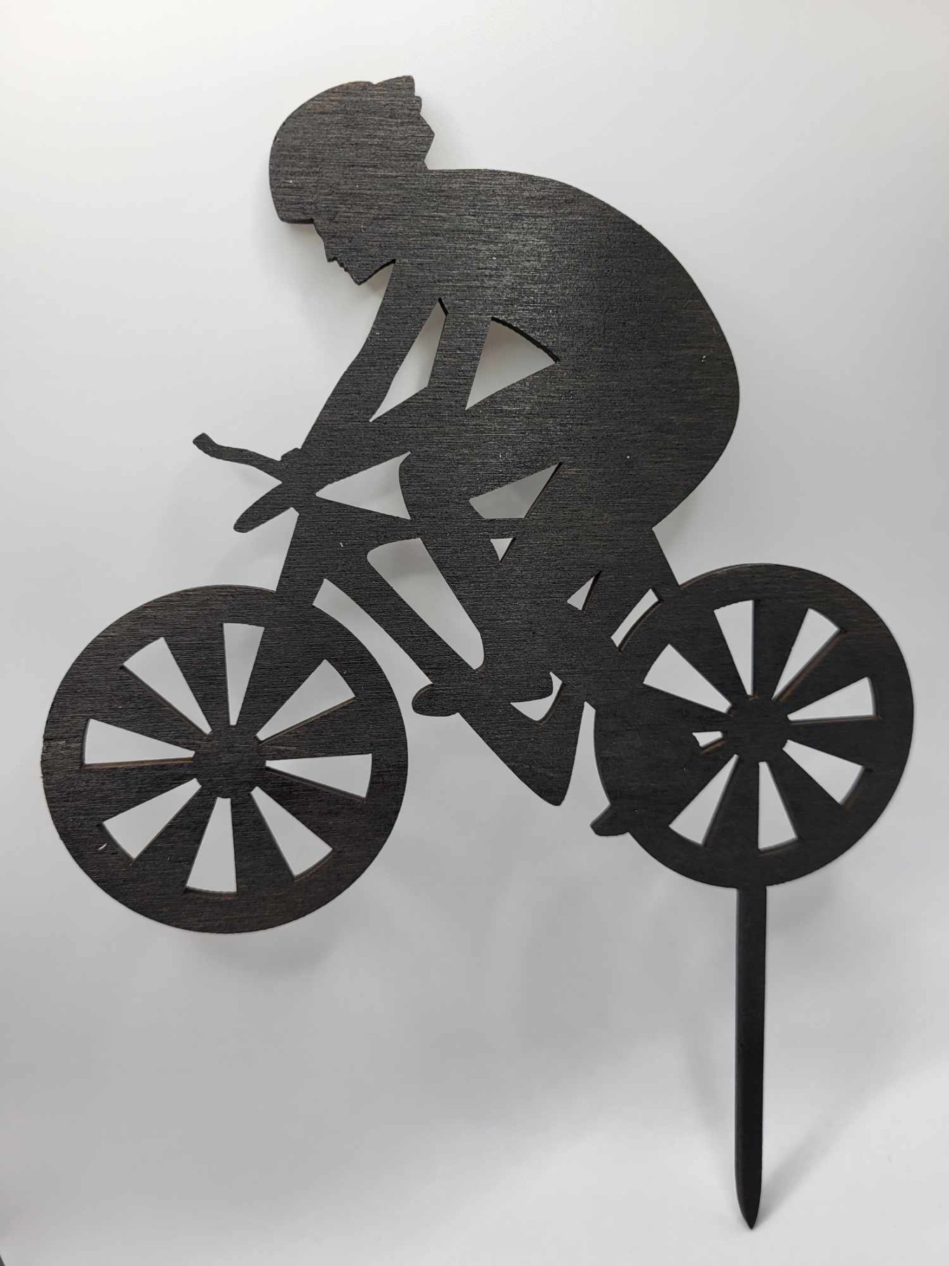 387329009_878623096870201_9043878571795079490_n-scaled-1.jpg zápich na tortu Cyklista - bicykel 02 /čierna/ – Obrázok 1
