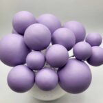 Dekorácia – Fialové guličky 05