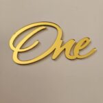 pl. nápis - One /zlatá/