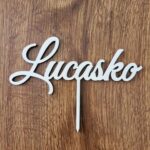 Drevený zápich na tortu s menom Lucasko