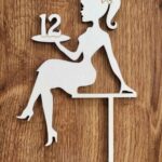 Zápich na tortu- sediaca žena/dievča číslo  12