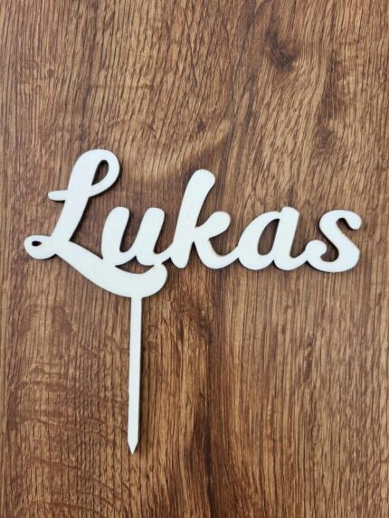 Drevený zápich na tortu s menom Lukas