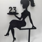 Zápich na tortu - sediaca žena/dievča číslo 23 /čierna/