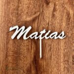 Drevený zápich na tortu s menom Matias 01