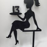 Zápich na tortu - sediaca žena/dievča číslo  13 /čierna/