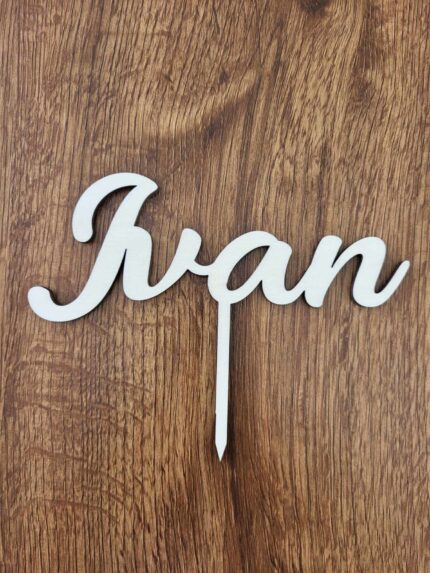 Drevený zápich na tortu s menom Ivan