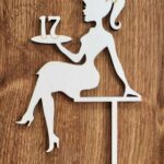 Zápich na tortu - sediaca žena/dievča číslo 17