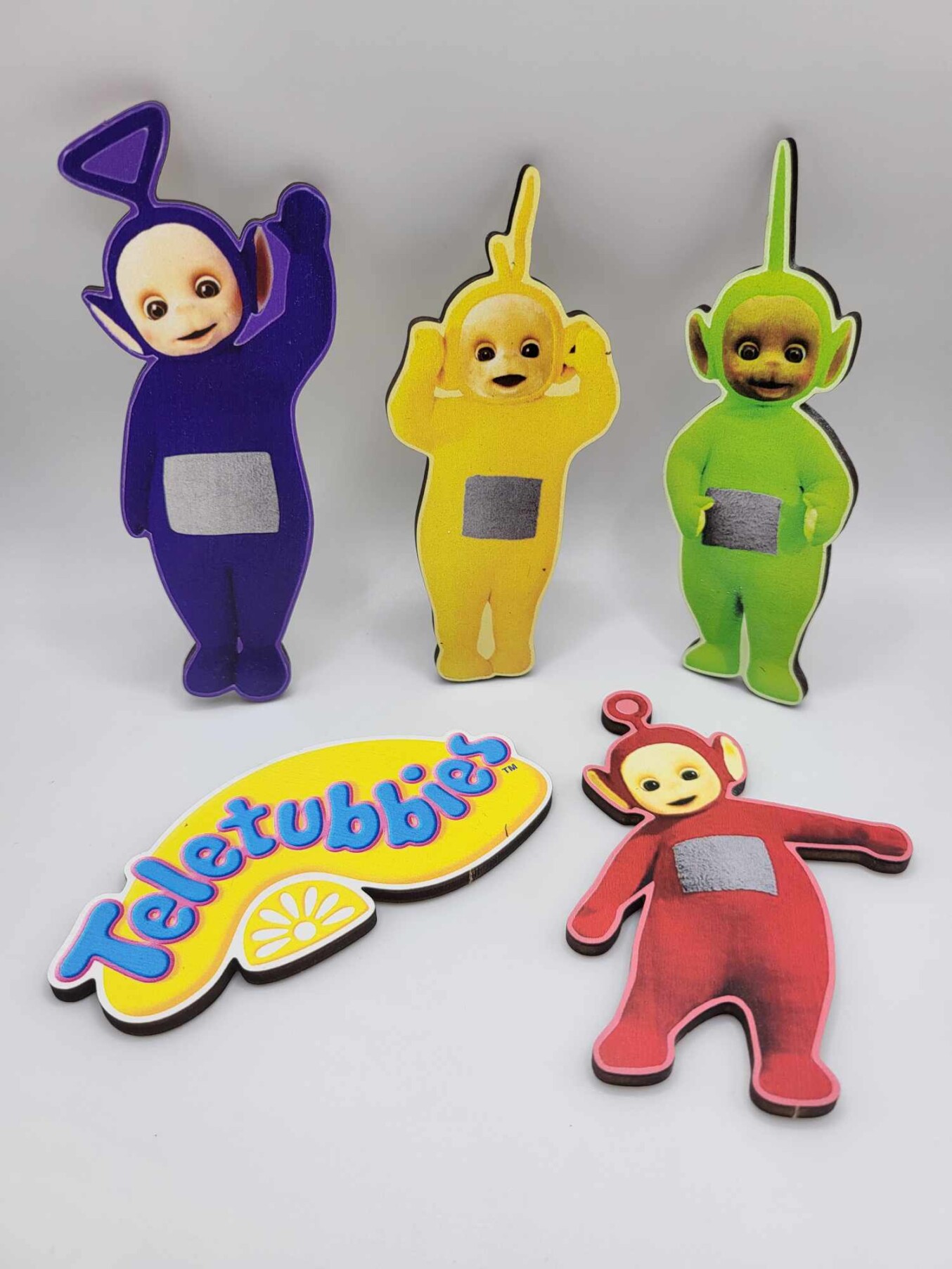 eabf251d-1e11-4e37-b0ba-0abfc53b4dca-scaled-1.jpg Dekorácia na tortu/magnetky Teletubbies - sada – Obrázok 1