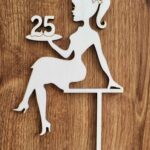 Zápich na tortu - sediaca žena/dievča číslo 25