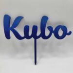 Drevený zápich na tortu s menom Kubo /modrá/