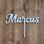 Drevený zápich na tortu s menom Marcus