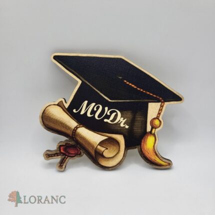 dekorácia na tortu/magnetka promócie/titul – diplom + čiapka MVDr.