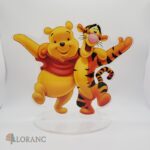 Akrylová stojaca dekorácia – Macko Pú