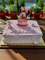 Akrylová stojaca dekorácia Minnie + torta – Obrázok 2