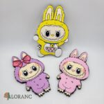 Dekorácia na tortu - Labubu 01 /žltá/ – Obrázok 2