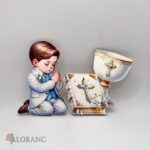 Dekorácia na tortu/magnetka prijímanie – modliaci sa chlapček + kalich + biblia