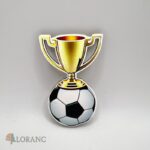 dekorácia na tortu/magnetka – futbalová lopta + pohár/trofej