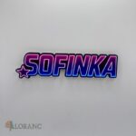 dekorácia na tortu/magnetka – meno v štýle Huntrix/K-POP – Sofinka